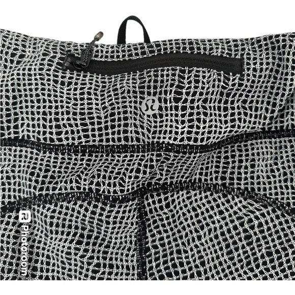 Lululemon pants in great condition. Size 6. - Picture 6 of 13